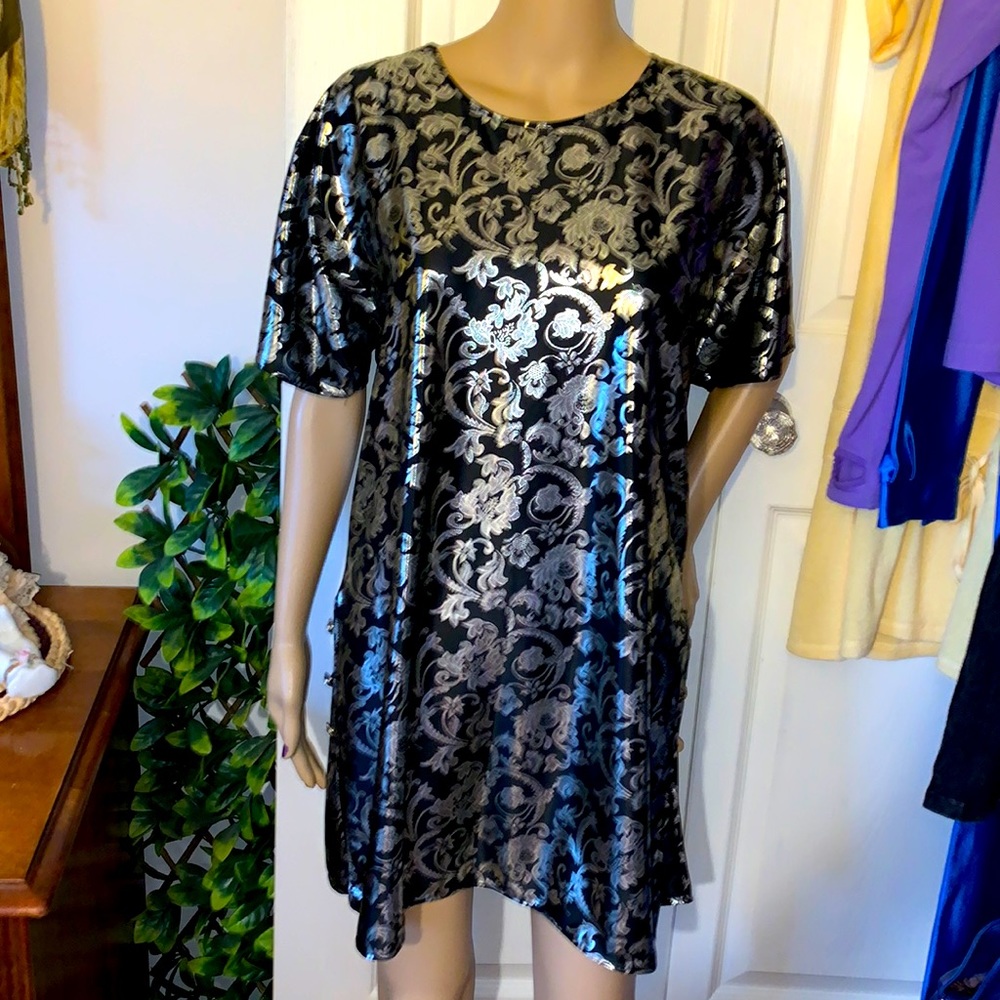 Vintage metallic gold lame’ foil on black slinky tunic night shirt L